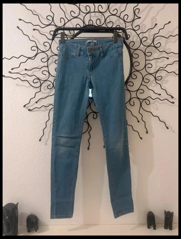 Jean Skinny Taille Basse Denim Bleu Clair Délavé – Pull & Bear – Taille 32 (XXS)